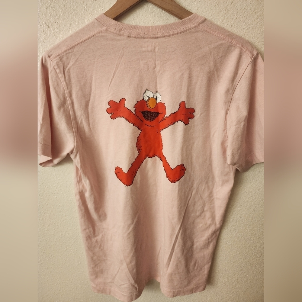 Kaws x Elmo Sesame Street Uniglo Single Stitch Pink Shirt Sz Small